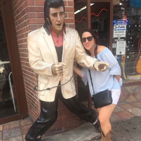 Meet your Posher, Liz - Picture 2 of 2